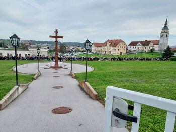 1. november minil v množičnem obiskovanju pokopališč