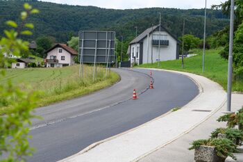 Prenova ceste v naselju Malo Hudo