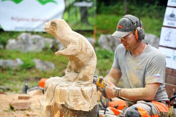 Na Lavričevi koči je potekal 10. festival kiparjev z motorno žago