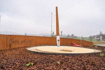 Sredinska ureditev krožišča »Marof« dobiva svojo končno podobo