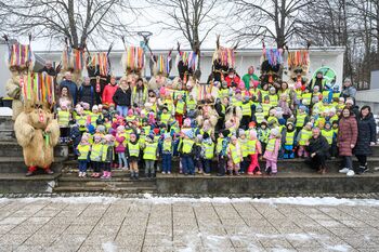Kurenti s Ptuja razveselili Ivančno Gorico in preganjali zimo