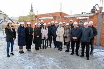 Občinski svetniki so si ogledali potek izgradnje doma za starejše