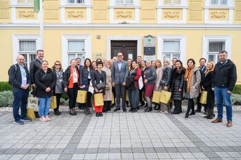 Občina gostiteljica mednarodnega srečanja partnerjev v okviru projekta InnoCom Občina gostiteljica mednarodnega srečanja partnerjev v okviru projekta InnoCom