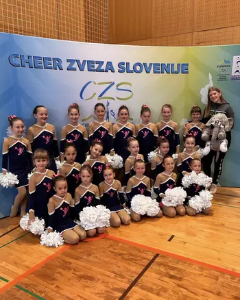 Uspeh mlajših performance cheer skupin Vision Dance Team-a na tekmovanju v Pivki Uspeh mlajših performance cheer skupin Vision Dance Team-a na tekmovanju v Pivki