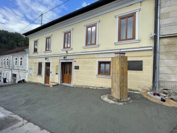 Ureditev ploščadi pred mestno hišo v Višnji Gori Ureditev ploščadi pred mestno hišo v Višnji Gori