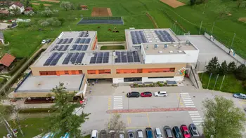 Na OŠ Zagradec poteka montaža sončne elektrarne Na OŠ Zagradec poteka montaža sončne elektrarne