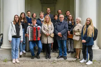 Poklon Josipu Jurčiču v spominskem parku Navje v Ljubljani Poklon Josipu Jurčiču v spominskem parku Navje v Ljubljani