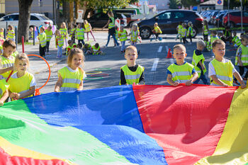 Najmlajši oživeli ploščad pred občinsko stavbo v Evropskem tednu mobilnosti