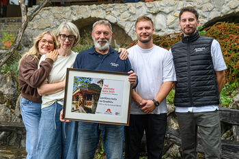 Lavričevi koči plaketa za naj planinsko kočo 2025