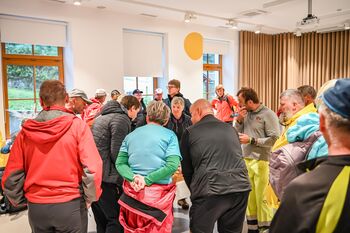 27 vztrajnih pohodnikov uspešno zaključilo 11. pohod po Krožni poti Prijetno domače