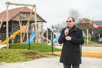 Zagradec bogatejši za sodobno otroško igrišče