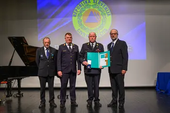 Priznanja Civilne zaščite za gasilce iz Stične in Krke ter Jožeta Novaka