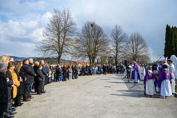 Spominsko obeležje častnemu občanu msgr. Jožetu Kastelicu