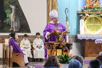 Spominsko obeležje častnemu občanu msgr. Jožetu Kastelicu