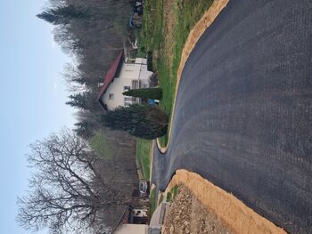 V Bakrcu makadamsko vozišče zamenjal nov asfalt V Bakrcu makadamsko vozišče zamenjal nov asfalt