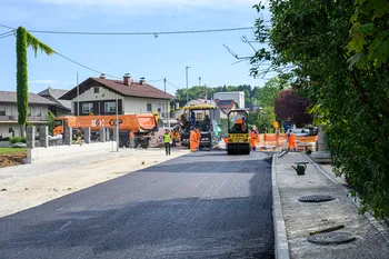 V teku asfaltiranje polovice glavnega ivanškega križišča
