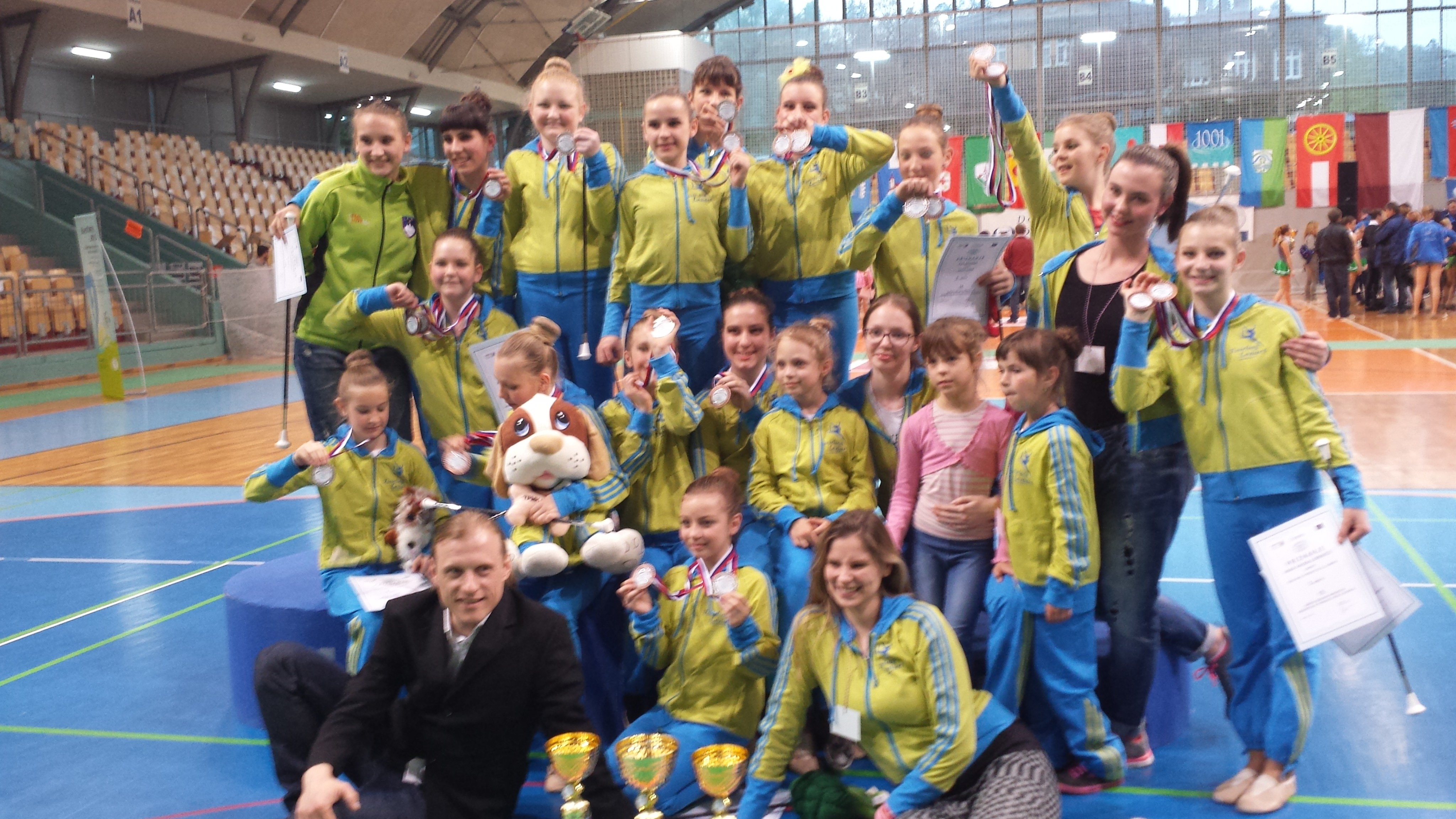 TWIRLING, PLESNI IN MAŽORETNI KLUB LENART