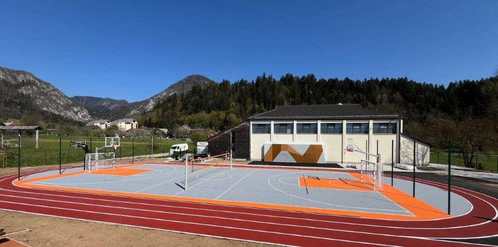 Vabilo na odprtje prenovljenega športnega igrišča v Begunjah