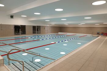 Plavanje v radovljiškem bazenu v času jesenskih počitnic