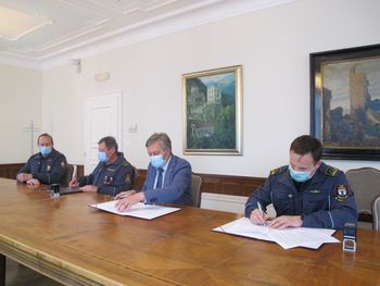 Podpisana pogodba o sofinanciranju novega vozila za PGD Hlebce