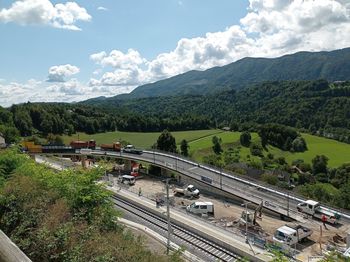 Podaljšanje popolne zapore Ceste svobode in ceste Na Mlaki