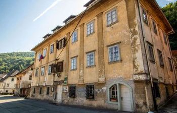 Začetek obnove Klinarjeve hiše v Kropi