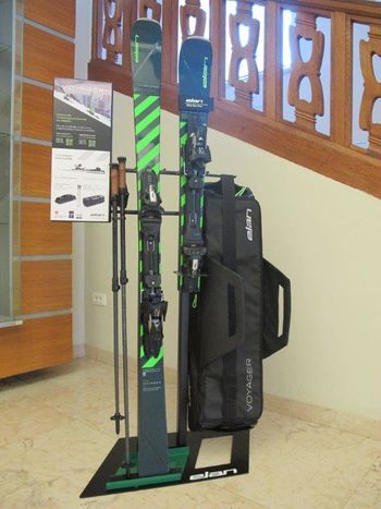 Elanove zložljive smuči na ogled v občinski stavbi