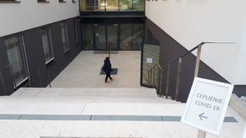 Cepljenje in upoštevanje preventivnih ukrepov za umirjanje epidemije