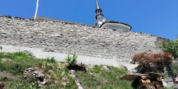 Saniran oporni zid pod cerkvijo v Kropi