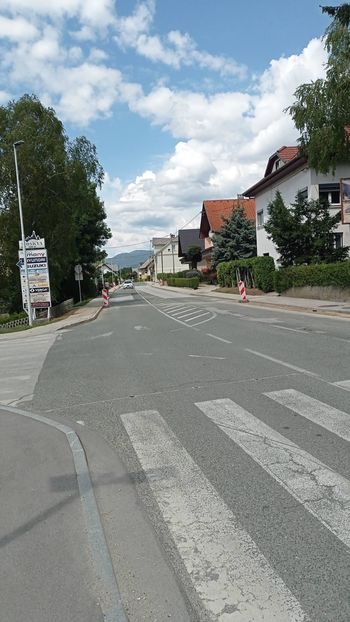 Zaradi preplastitve zapora odseka Alpske ceste v Lescah
