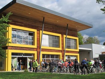 S kolesarskim izletom odprta nova kolesarska povezava v Lescah