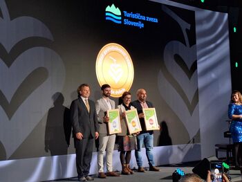 Radovljica in Kamp Šobec prejela zlata znaka gostoljubnosti