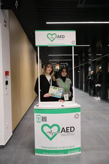 Društvo AED občini doniralo sredstva za vzdrževanje defibrilatorjev