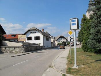 Merjenje hitrosti vozil na Begunjski cesti v Lescah