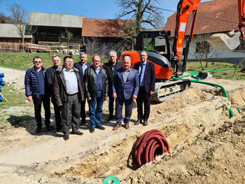 Minister Vizjak si je ogledal gradnjo vodovoda v Zamostcu