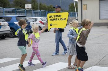 Prvi koraki v svetu prometa: kako otroka pripraviti na varno udeležbo na cesti