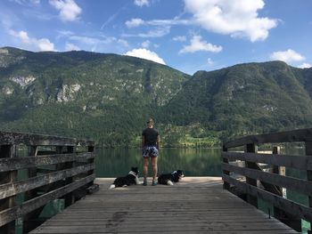 Skupni nadzor policije in redarstva nad uporabo povodca in pobiranja pasjih iztrebkov