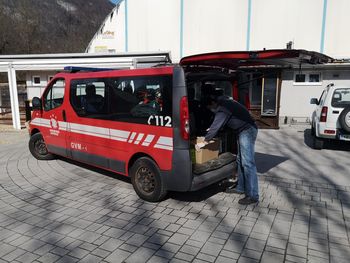 Prvi paketi hrane dostavljeni