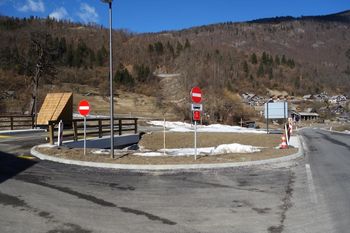 AVTOBUSNO POSTAJALIŠČE POD STUDORJEM