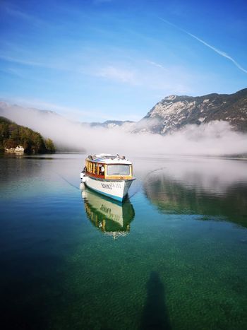Vaja Civilne zaščite na Bohinjskem jezeru – požar baterij na ladji