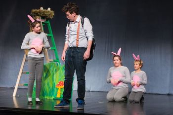 Predstava: Luka išče družino