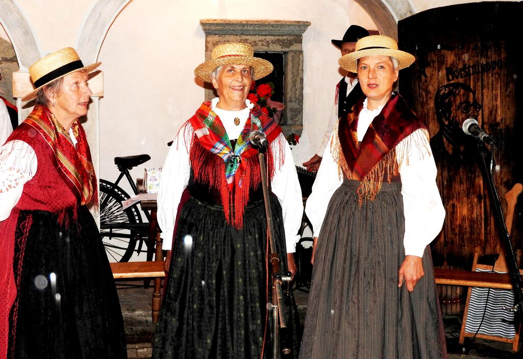 Nocoj je pa en lep večer