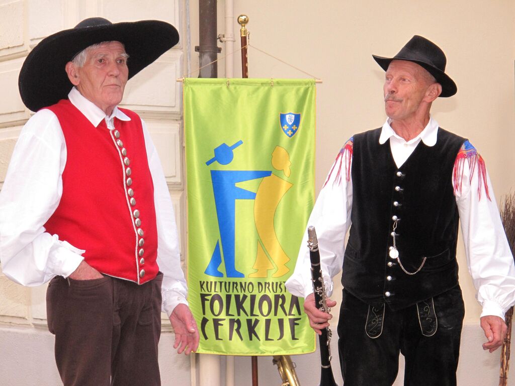 Nocoj je pa en lep večer