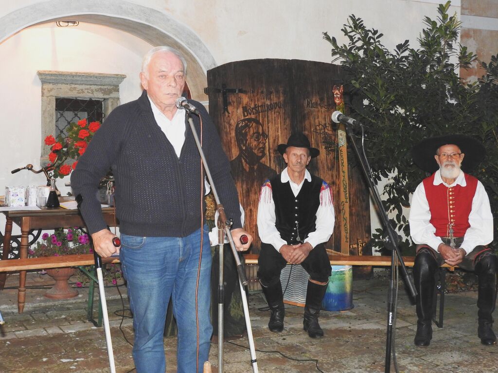 Nocoj je pa en lep večer