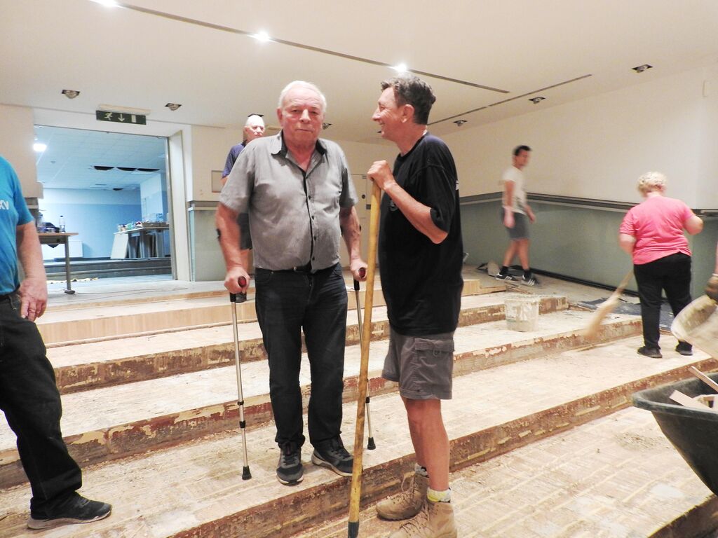 Kulturni hram Ignacija Borštnika - v Cerkljah čistil tudi Borut Pahor