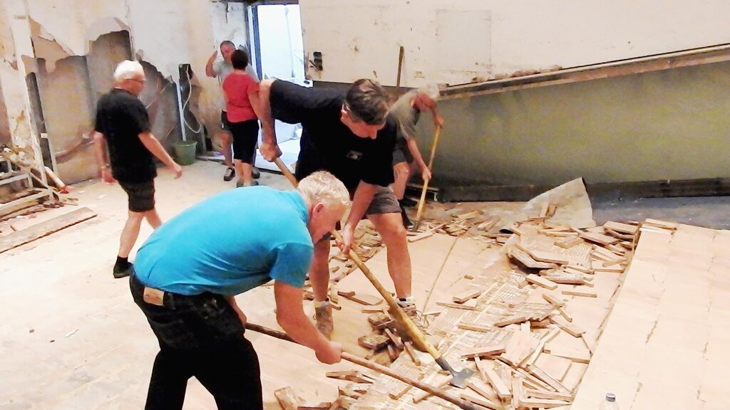 Kulturni hram Ignacija Borštnika - v Cerkljah čistil tudi Borut Pahor