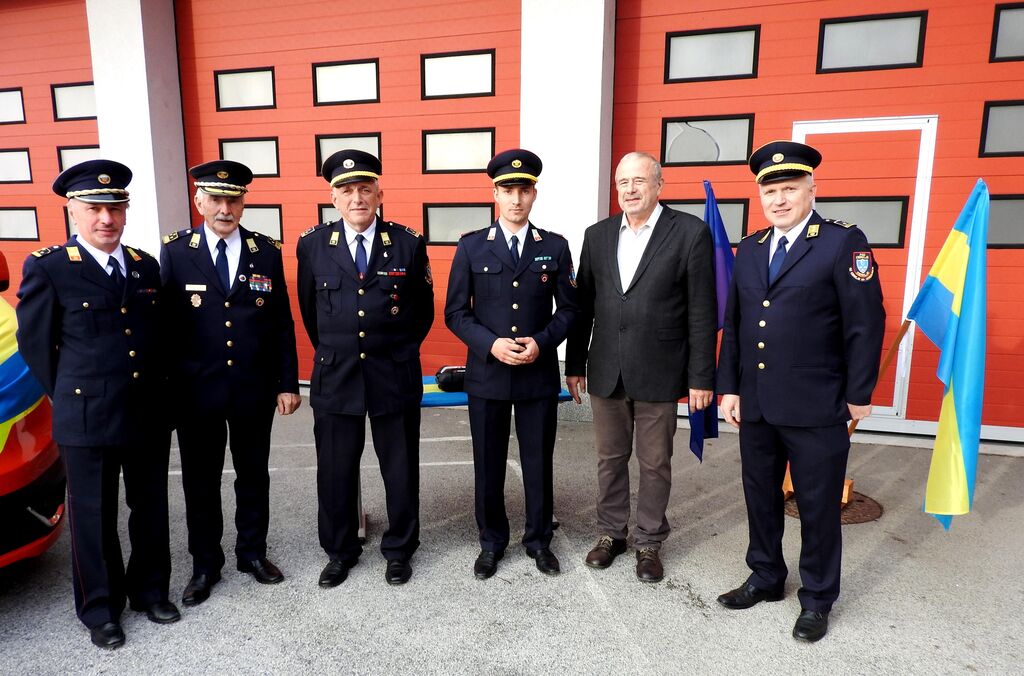 Prevzem novega gasilskega vozila GVM 1 in defibrilatorja