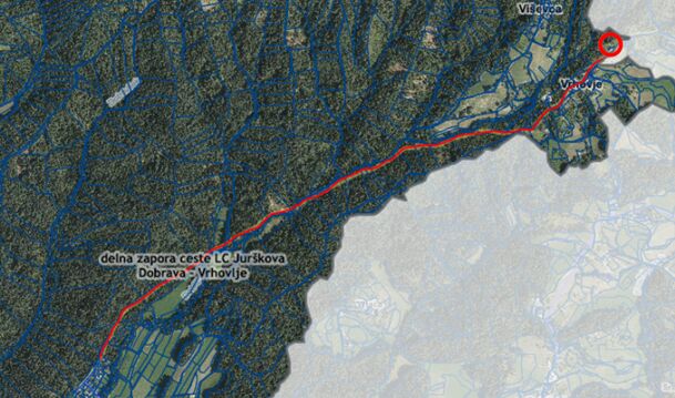Delna zapora občinske ceste Jurčkova Dobrava – Vrhovlje podaljšana do 30. 11. 2023
