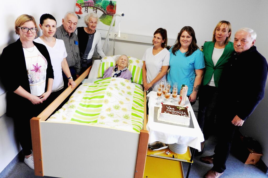 Marija Mežek je v Domu Taber praznovala 104. rojstni dan