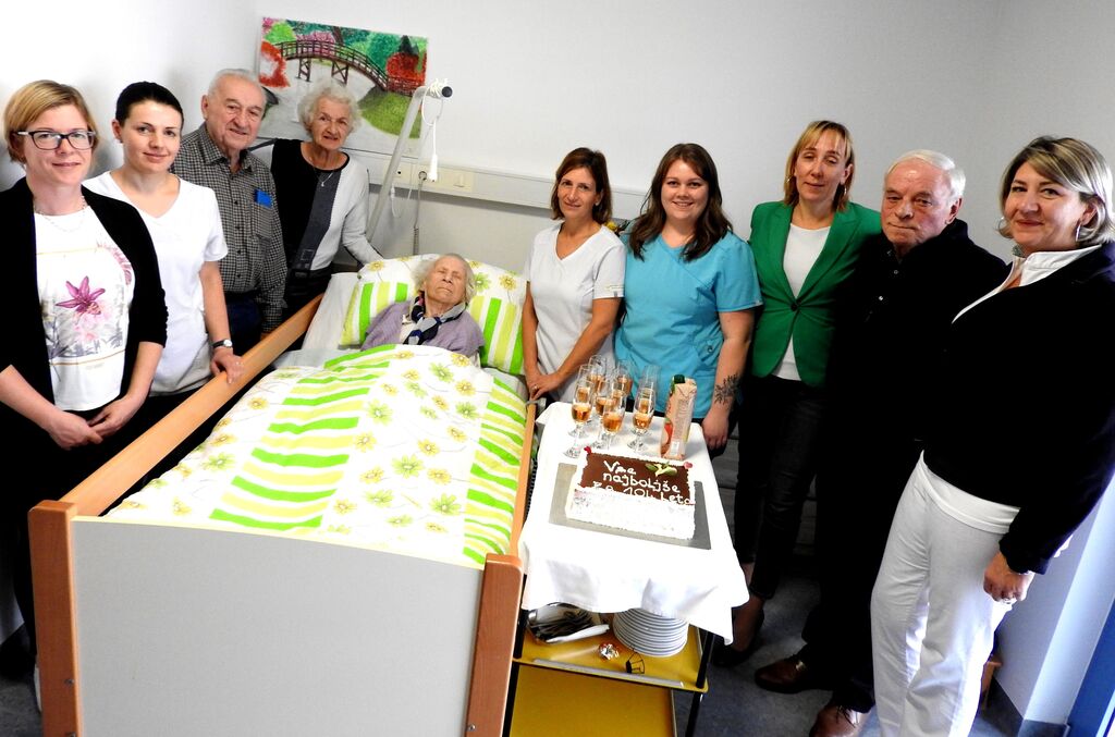 Marija Mežek je v Domu Taber praznovala 104. rojstni dan